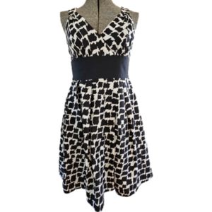 WHITE HOUSE BLACK MARKET 100% Silk Party Cocktail Empire Waist V-Neck Dress-Size